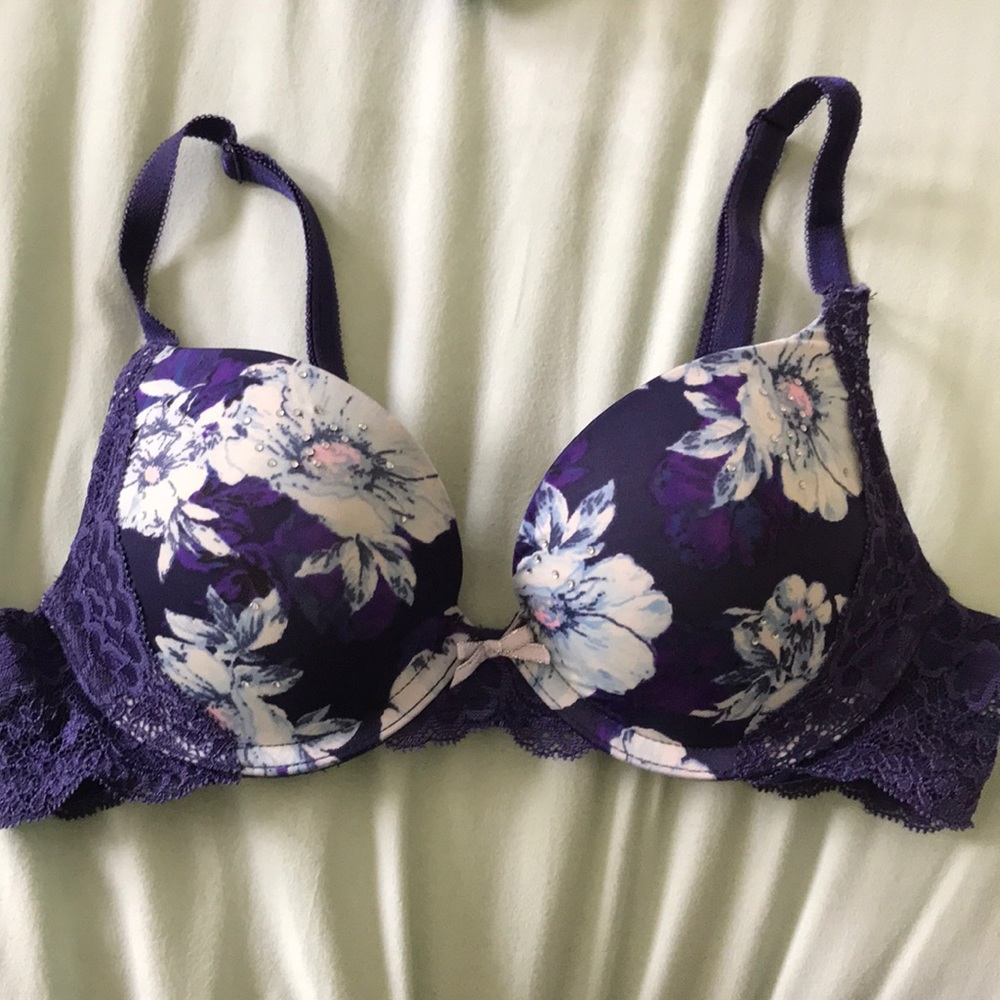 VICTORIA’S SECRET BRA NWOT